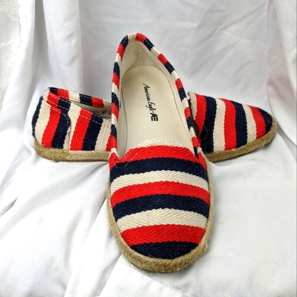 ☀️AEO espadrilles 9 red white blue flats - Picture 2 of 16
